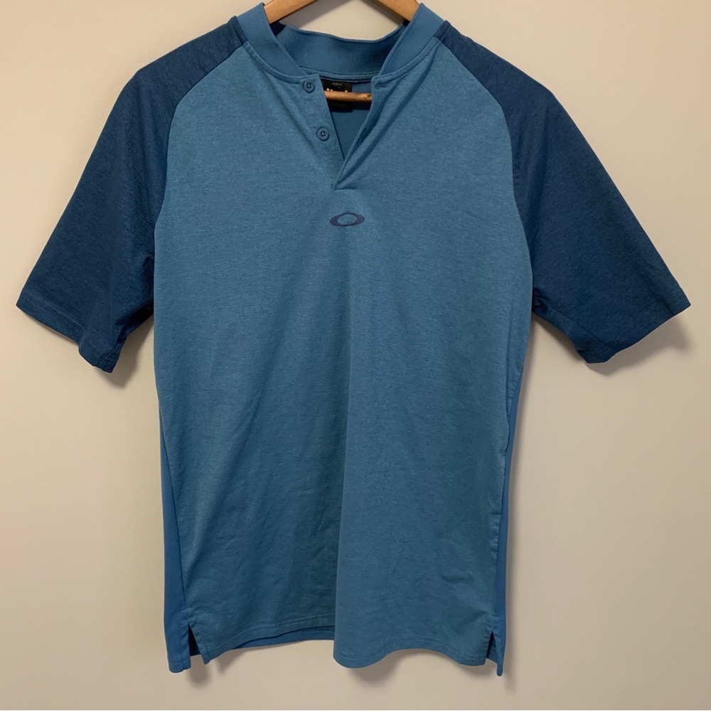 ✨2/$20✨ Men's Blue Oakley Short Sleeve Shirt